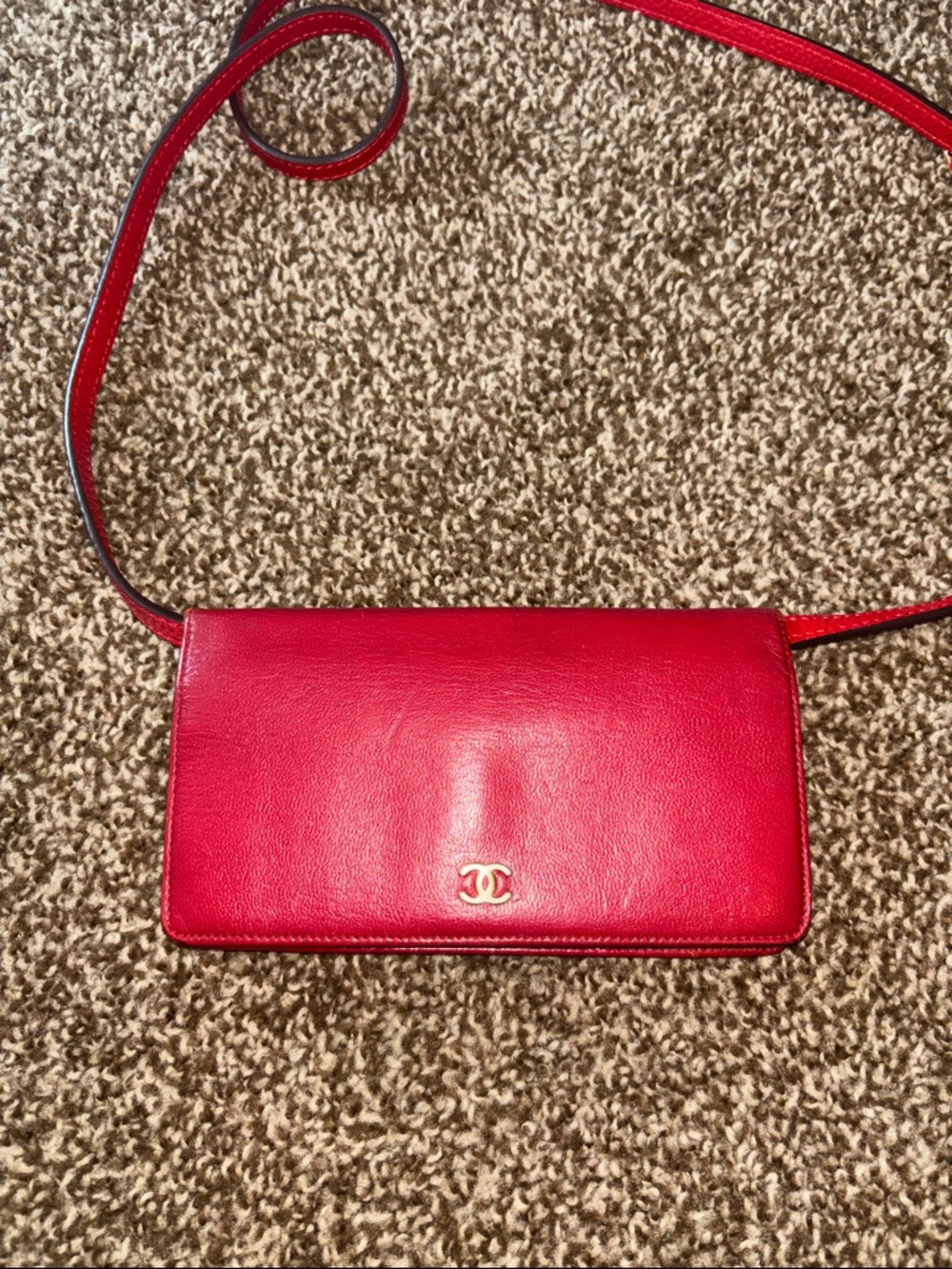 CHANEL Vintage Red Leather Crossbody Wallet with Gold CC Emblem